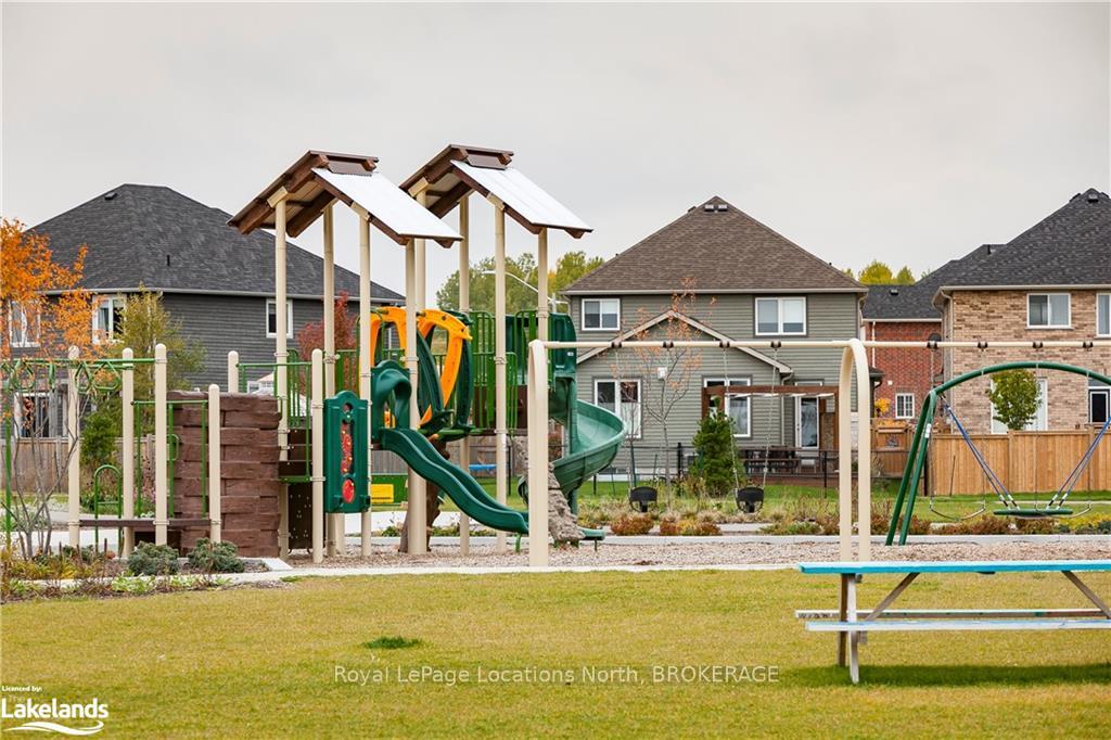Photo 40 of 31 Gilpin Crescent, Collingwood — HOMEH