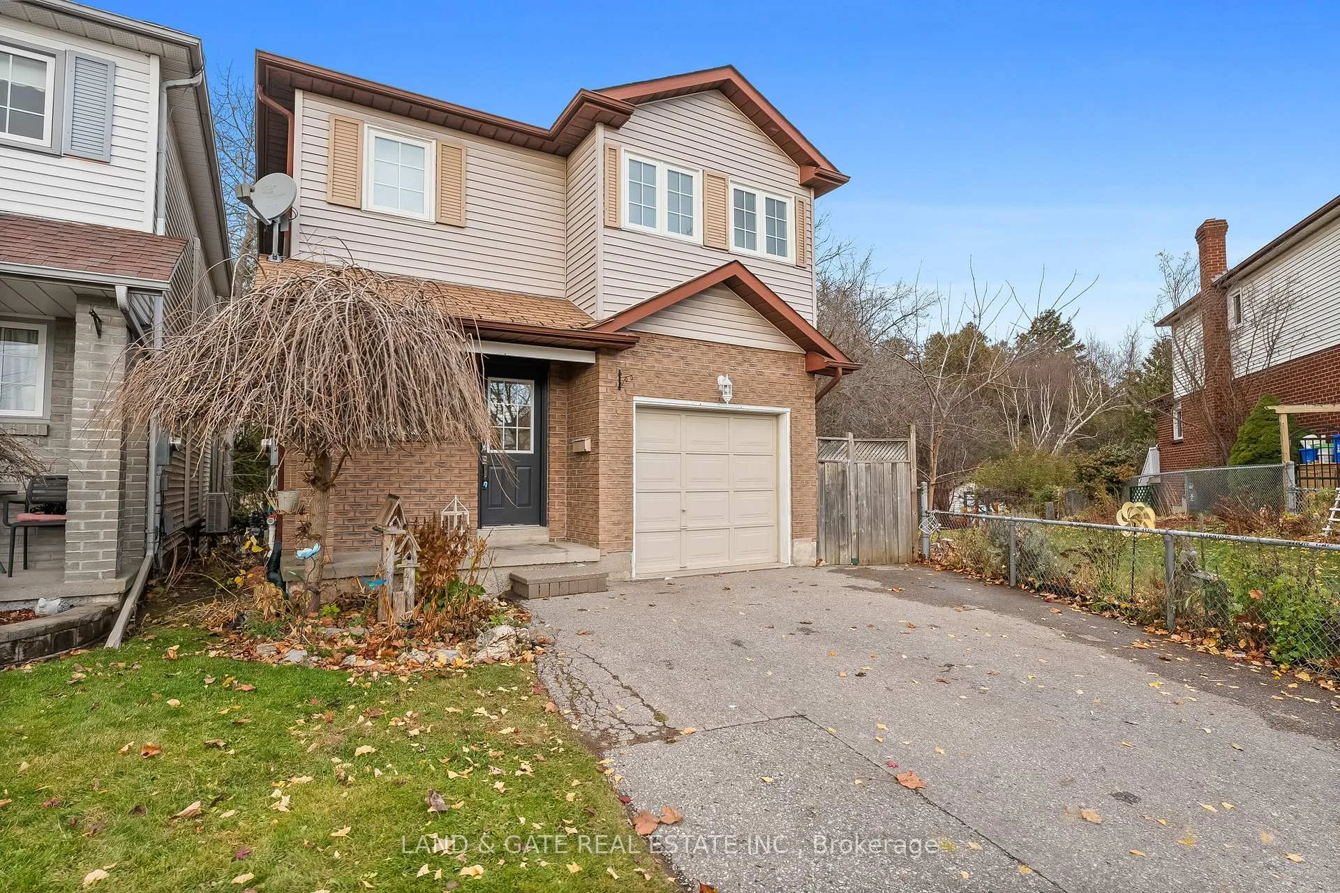 Photo 2 of 926 Beaconhill Court, Oshawa, Pinecrest — HOMEH