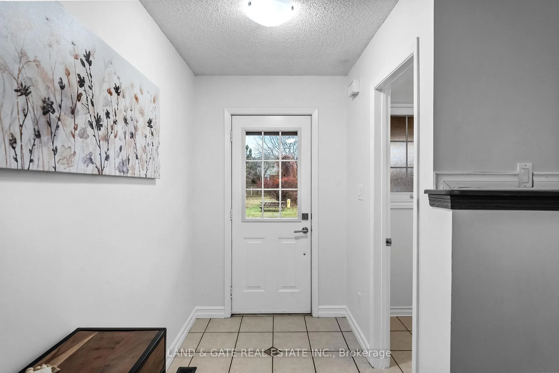 Photo 4 of 926 Beaconhill Court, Oshawa, Pinecrest — HOMEH