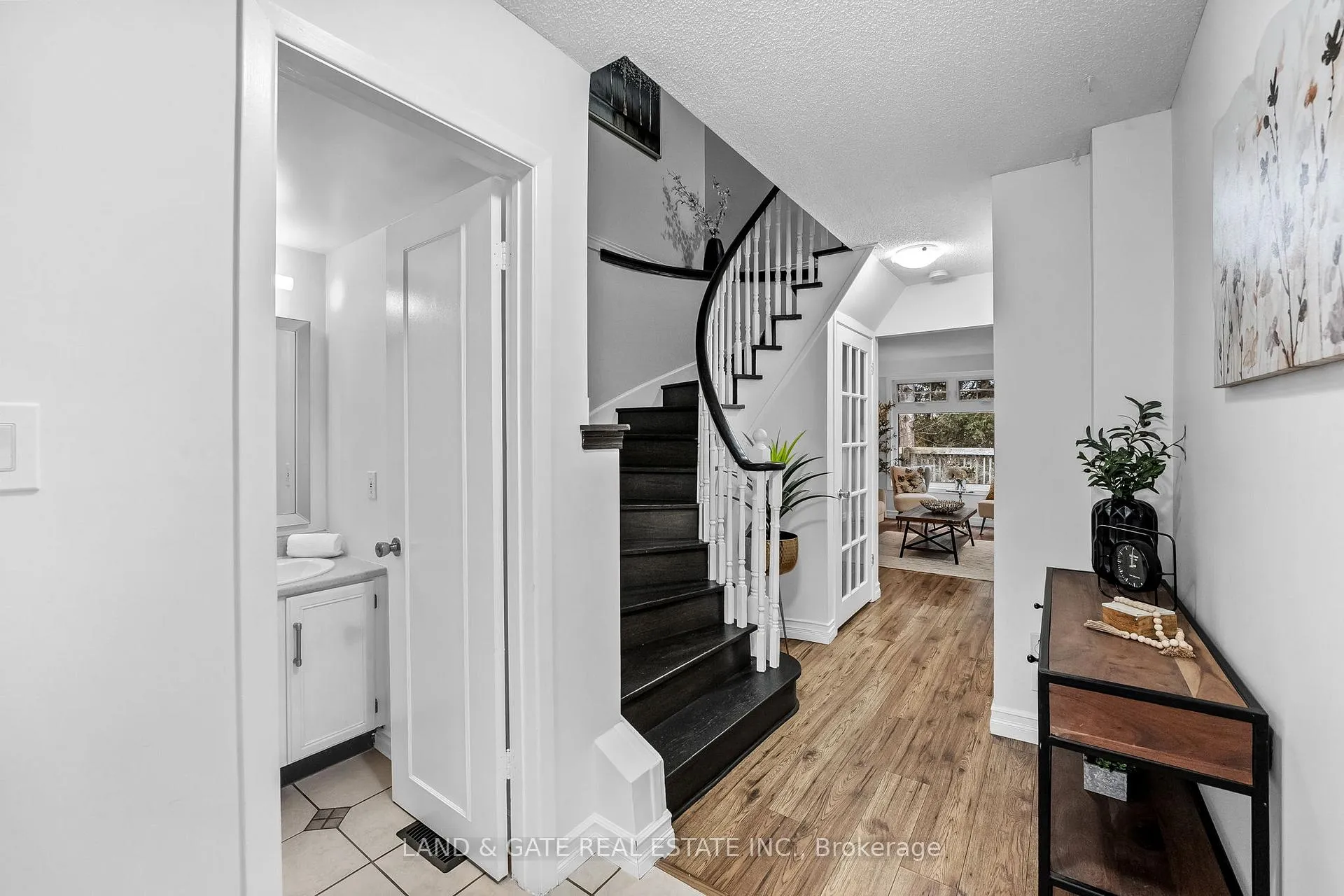 Photo 5 of 926 Beaconhill Court, Oshawa, Pinecrest — HOMEH