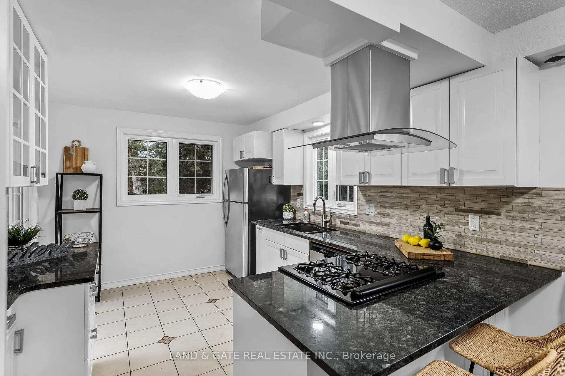 Photo 12 of 926 Beaconhill Court, Oshawa, Pinecrest — HOMEH