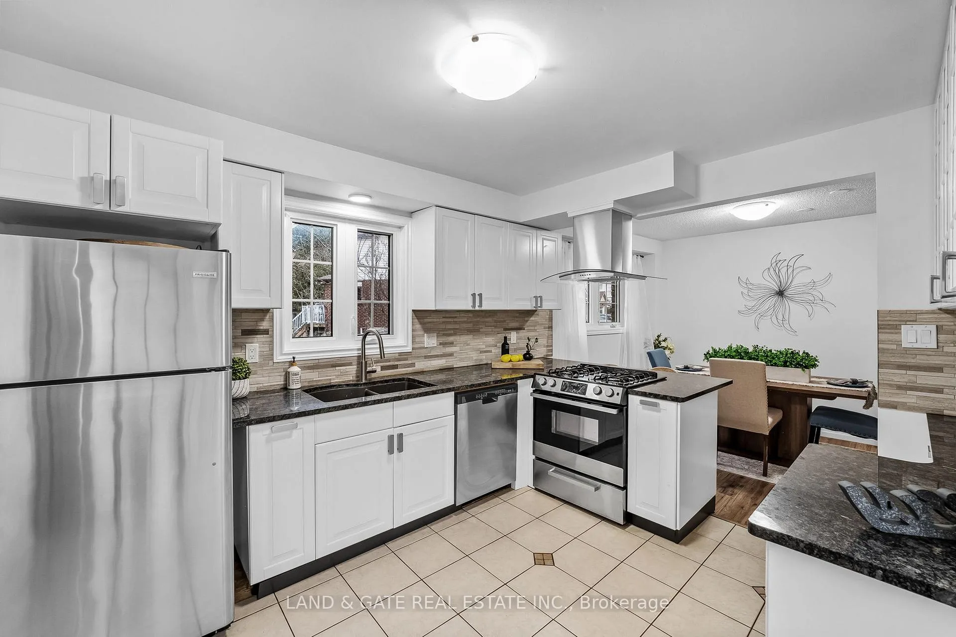 Photo 14 of 926 Beaconhill Court, Oshawa, Pinecrest — HOMEH
