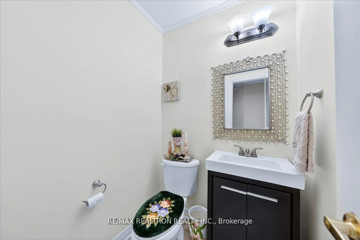 Photo 6 of 23 D'amato Crescent, Vaughan, Maple — HOMEH