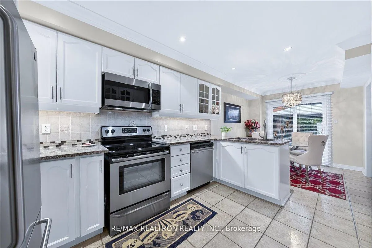 Photo 10 of 23 D'amato Crescent, Vaughan, Maple — HOMEH