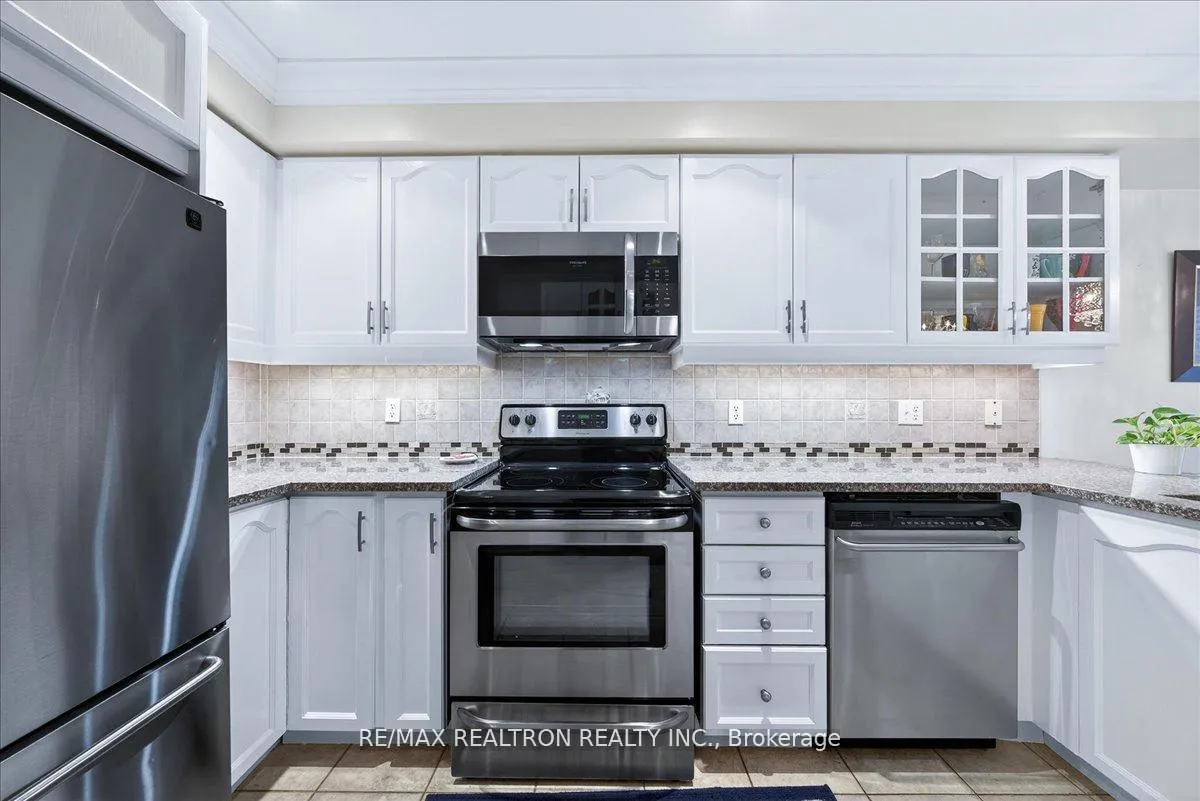 Photo 11 of 23 D'amato Crescent, Vaughan, Maple — HOMEH