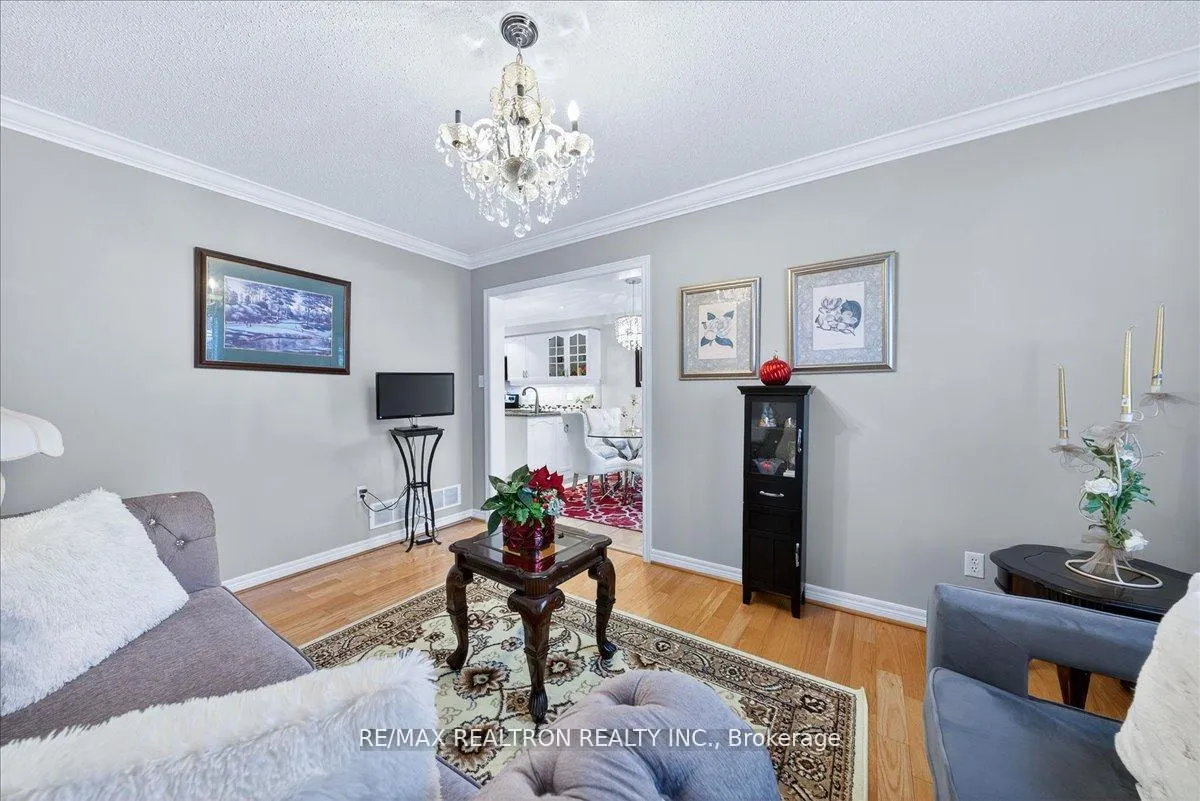 Photo 18 of 23 D'amato Crescent, Vaughan, Maple — HOMEH
