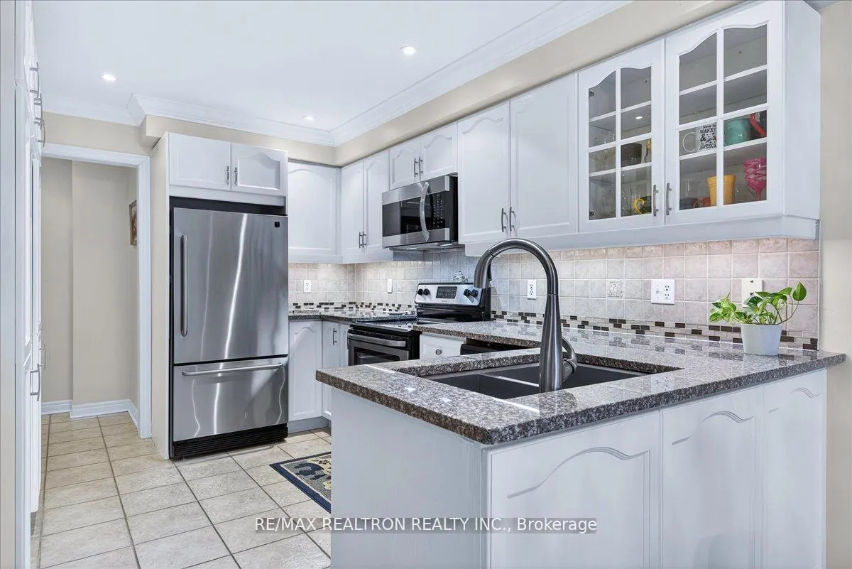 Photo 20 of 23 D'amato Crescent, Vaughan, Maple — HOMEH