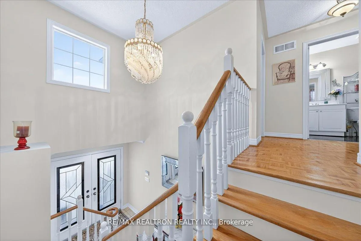 Photo 22 of 23 D'amato Crescent, Vaughan, Maple — HOMEH