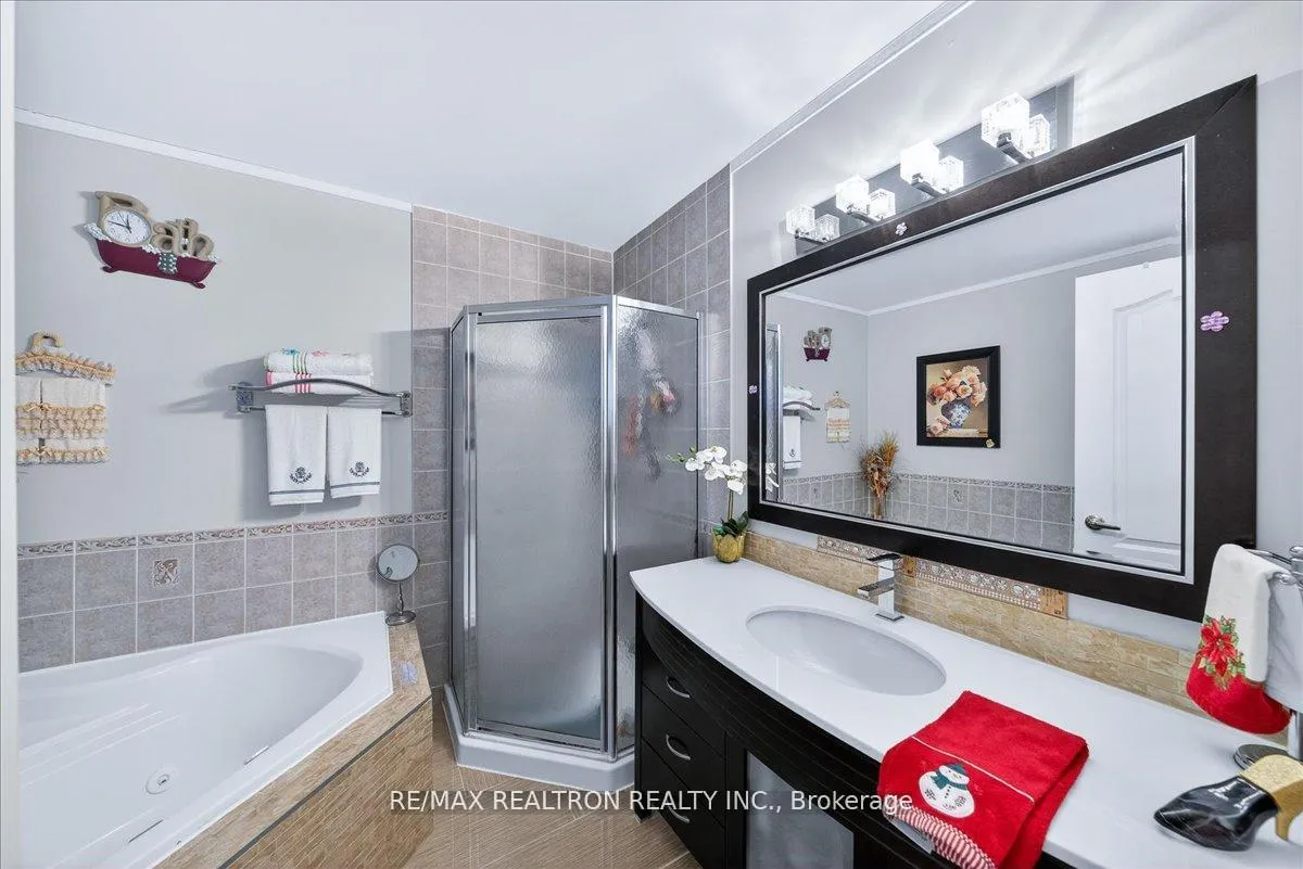 Photo 25 of 23 D'amato Crescent, Vaughan, Maple — HOMEH