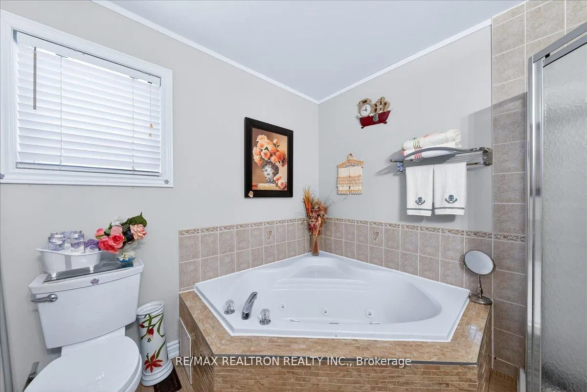 Photo 26 of 23 D'amato Crescent, Vaughan, Maple — HOMEH