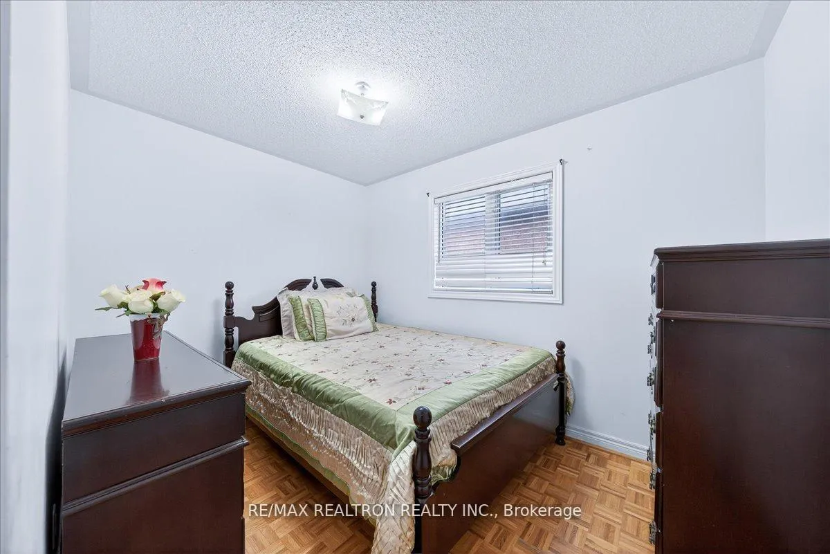 Photo 27 of 23 D'amato Crescent, Vaughan, Maple — HOMEH