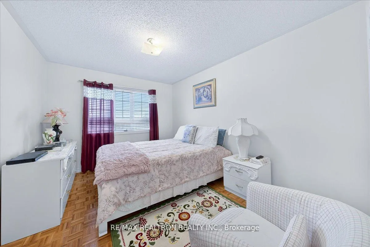 Photo 28 of 23 D'amato Crescent, Vaughan, Maple — HOMEH