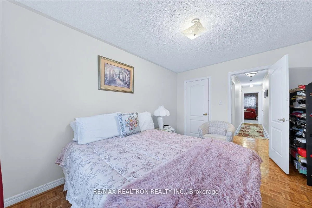 Photo 29 of 23 D'amato Crescent, Vaughan, Maple — HOMEH