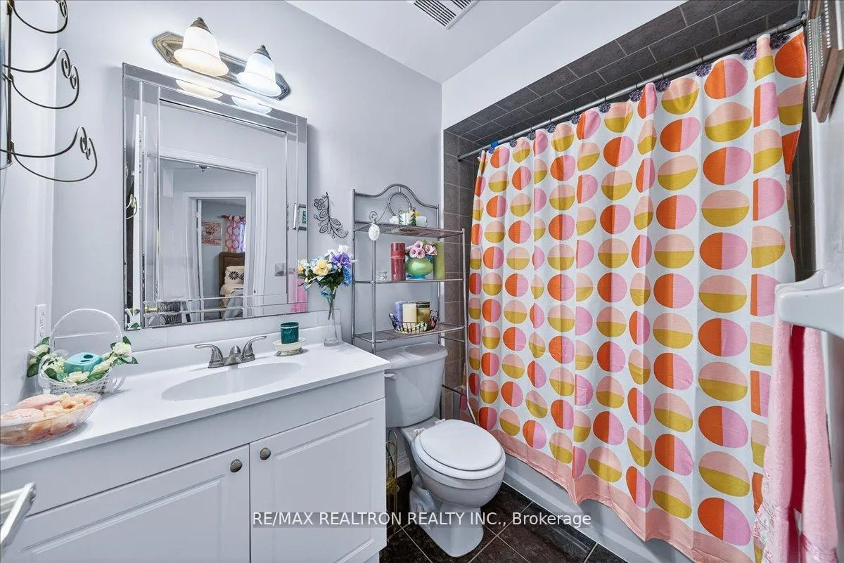 Photo 31 of 23 D'amato Crescent, Vaughan, Maple — HOMEH