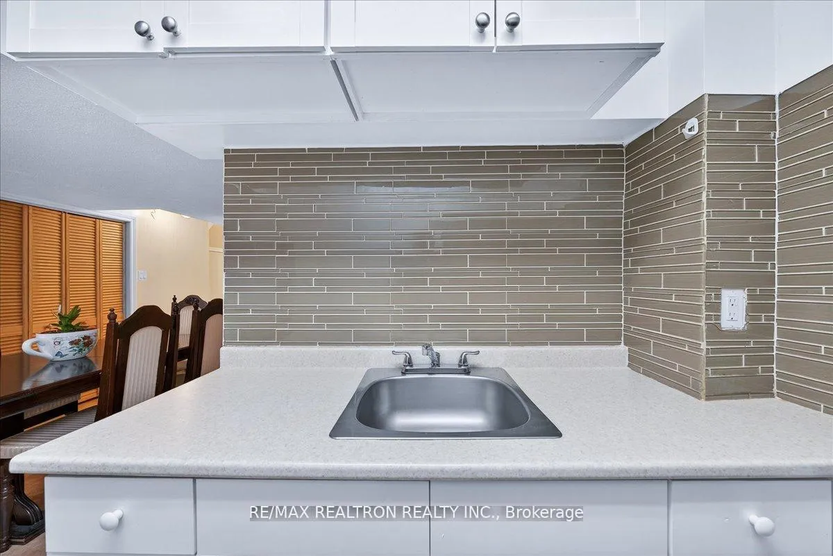 Photo 35 of 23 D'amato Crescent, Vaughan, Maple — HOMEH