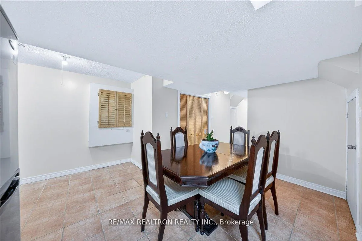 Photo 36 of 23 D'amato Crescent, Vaughan, Maple — HOMEH