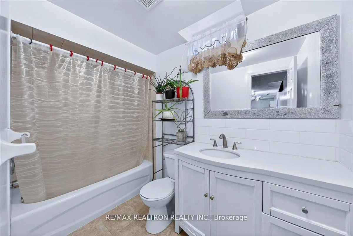 Photo 42 of 23 D'amato Crescent, Vaughan, Maple — HOMEH