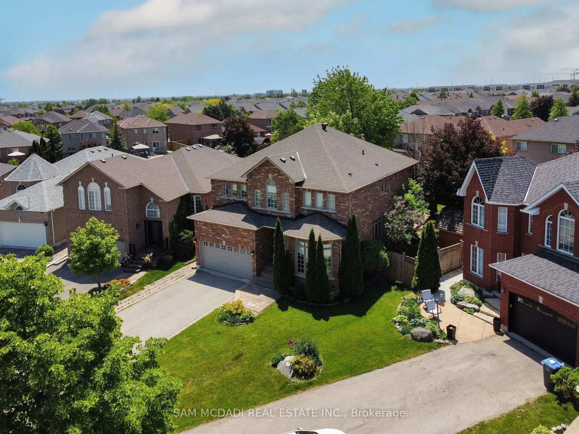 Photo 3 of 35 Hanton Crescent, Caledon, Bolton East — HOMEH