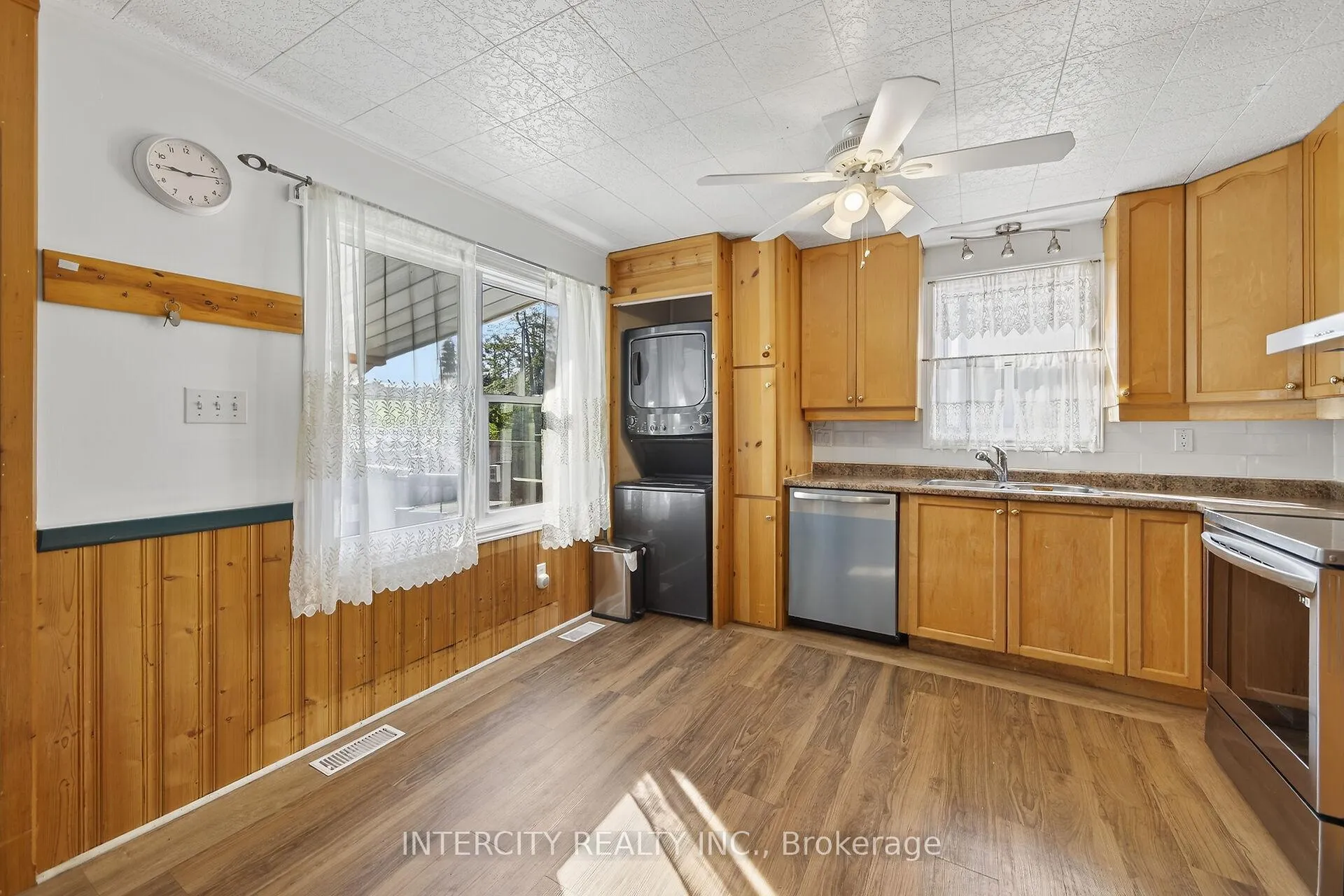 Photo 12 of 2152 25 Side Road, Innisfil, Alcona — HOMEH