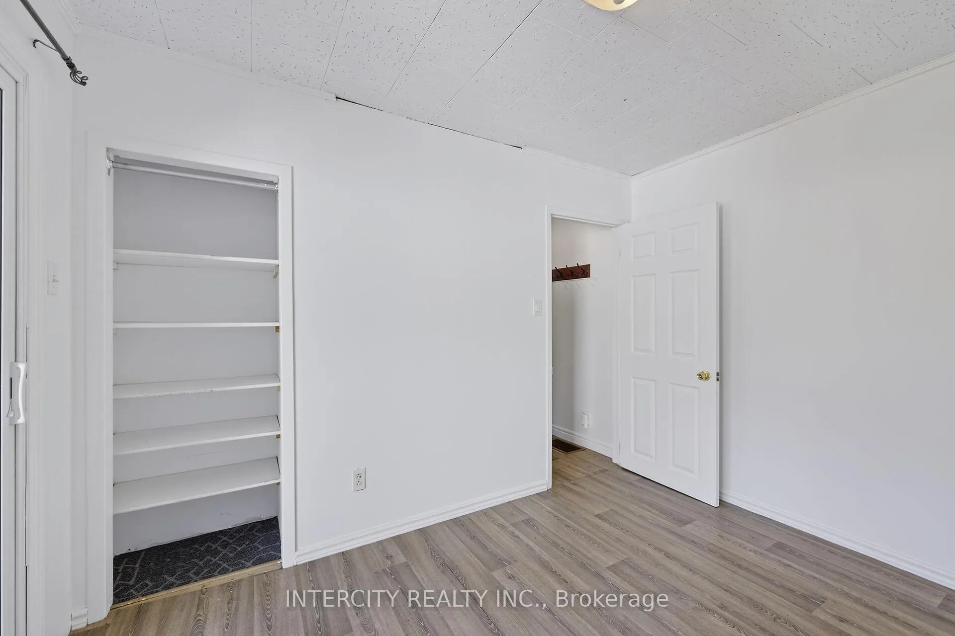 Photo 25 of 2152 25 Side Road, Innisfil, Alcona — HOMEH
