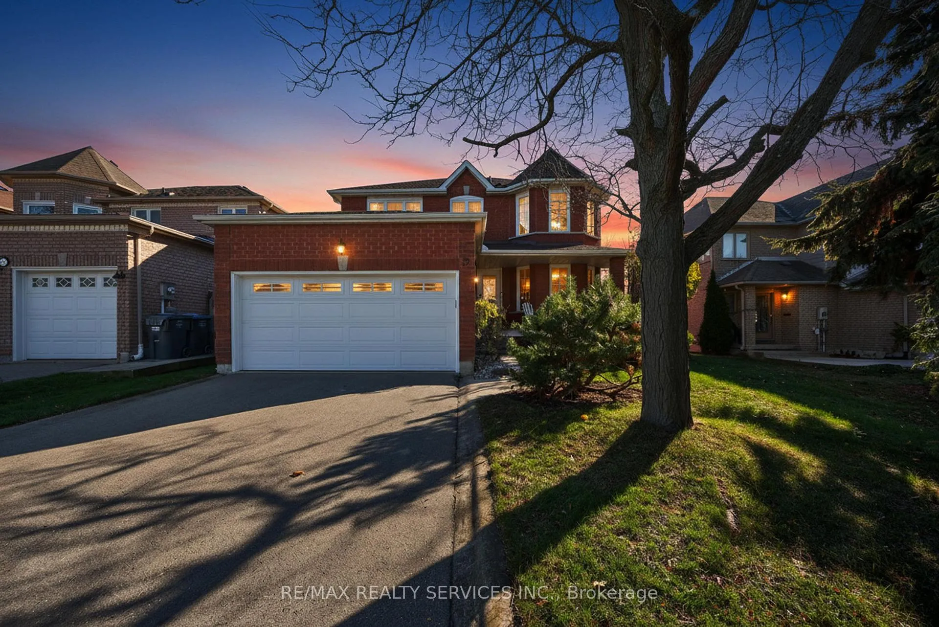 Photo 2 of 31 Gardenia Way, Caledon, Rural Caledon — HOMEH