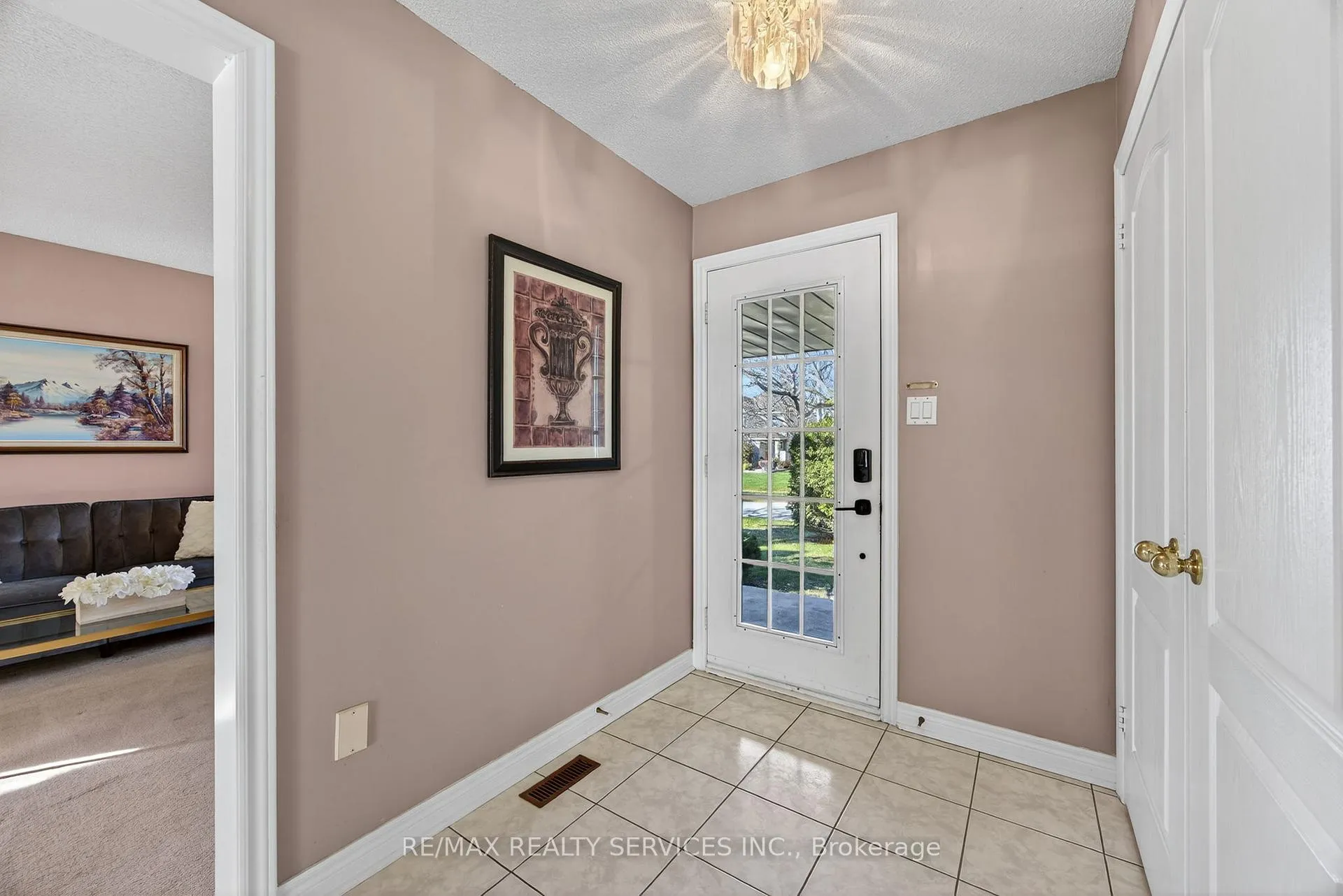 Photo 5 of 31 Gardenia Way, Caledon, Rural Caledon — HOMEH