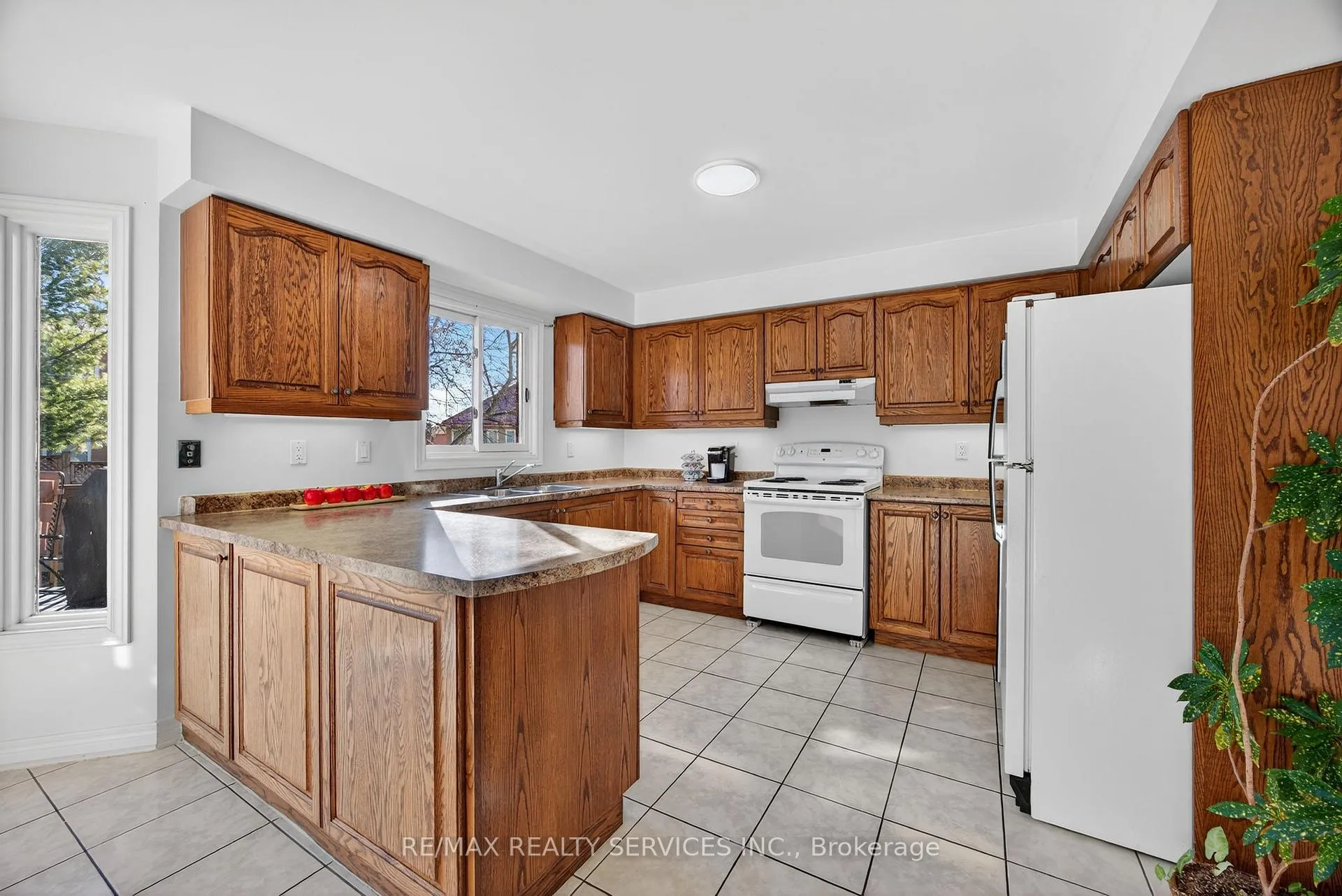 Photo 13 of 31 Gardenia Way, Caledon, Rural Caledon — HOMEH