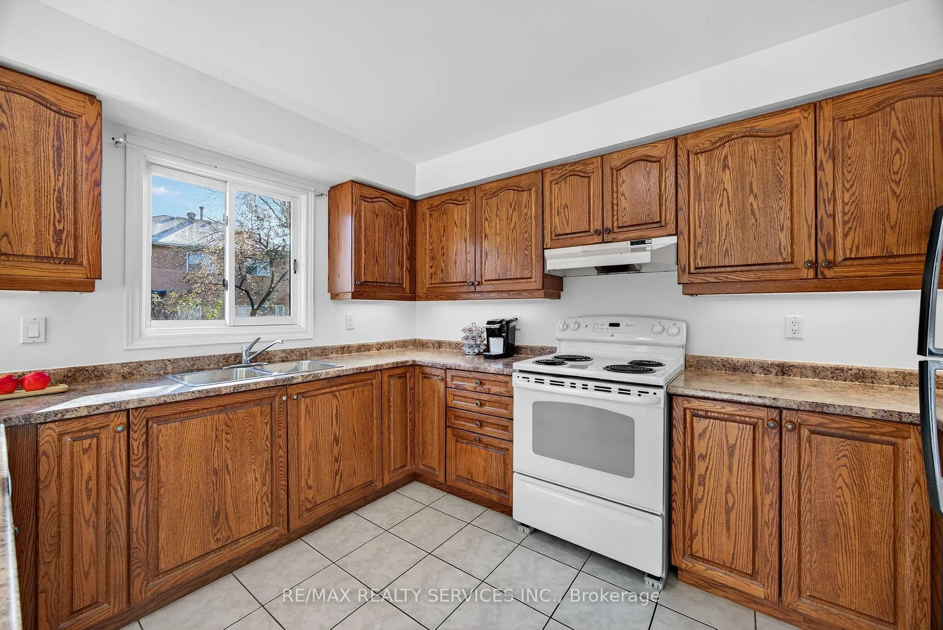Photo 14 of 31 Gardenia Way, Caledon, Rural Caledon — HOMEH