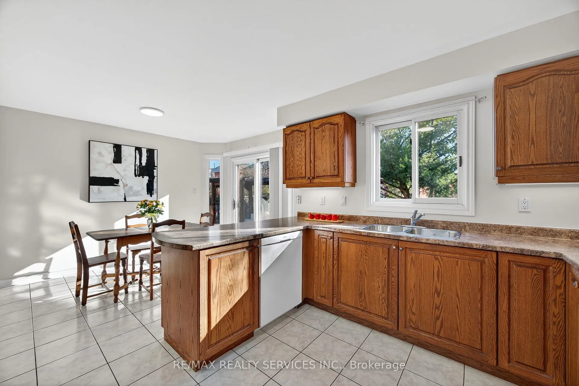 Photo 16 of 31 Gardenia Way, Caledon, Rural Caledon — HOMEH