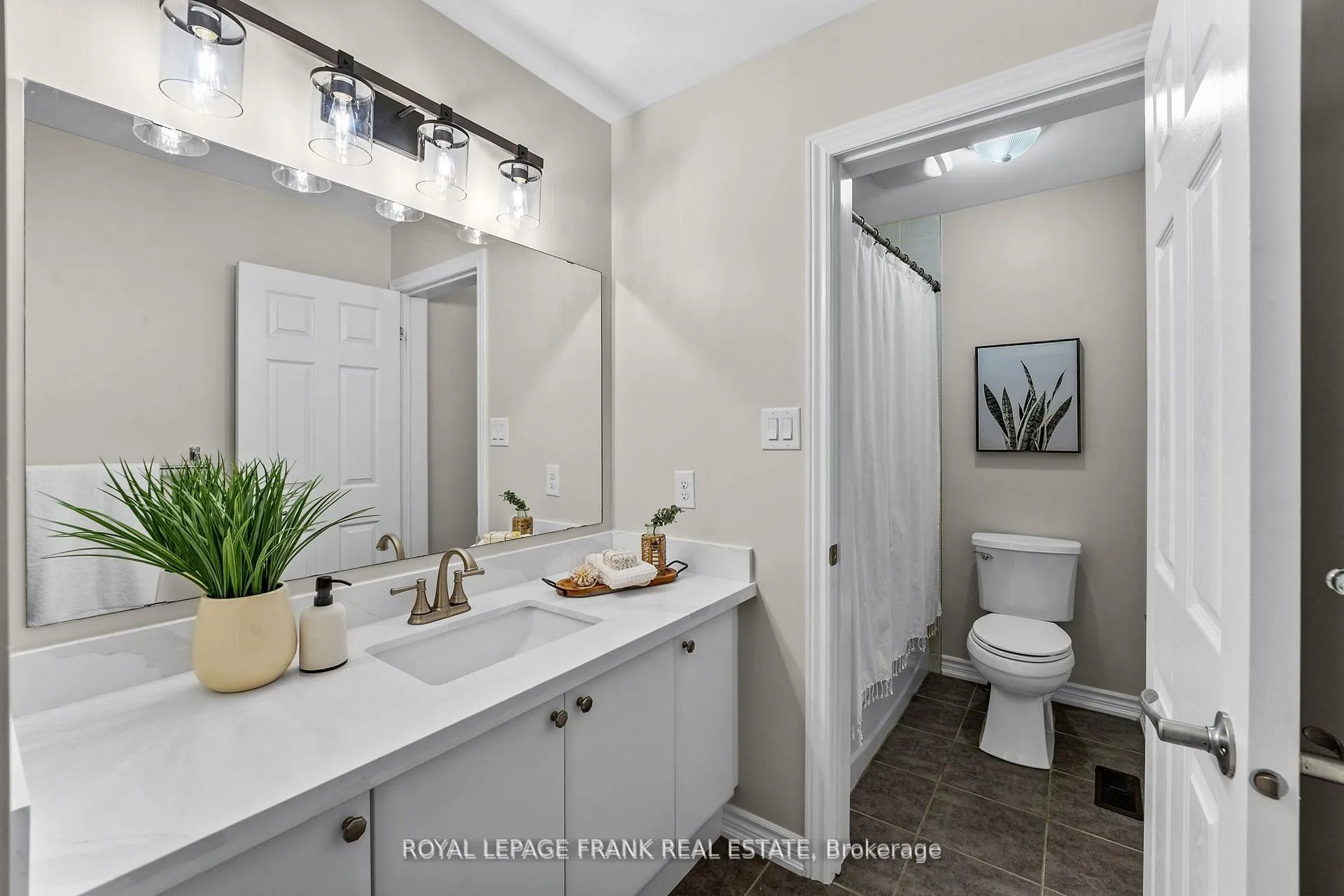 Photo 31 of 130 Worden Drive, Clarington, Courtice — HOMEH
