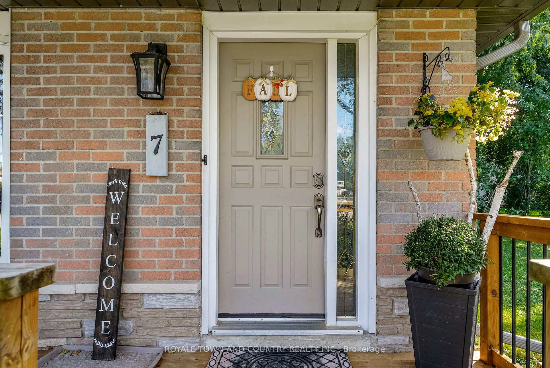 Photo 4 of 7 Donelda Court, Scugog, Blackstock — HOMEH