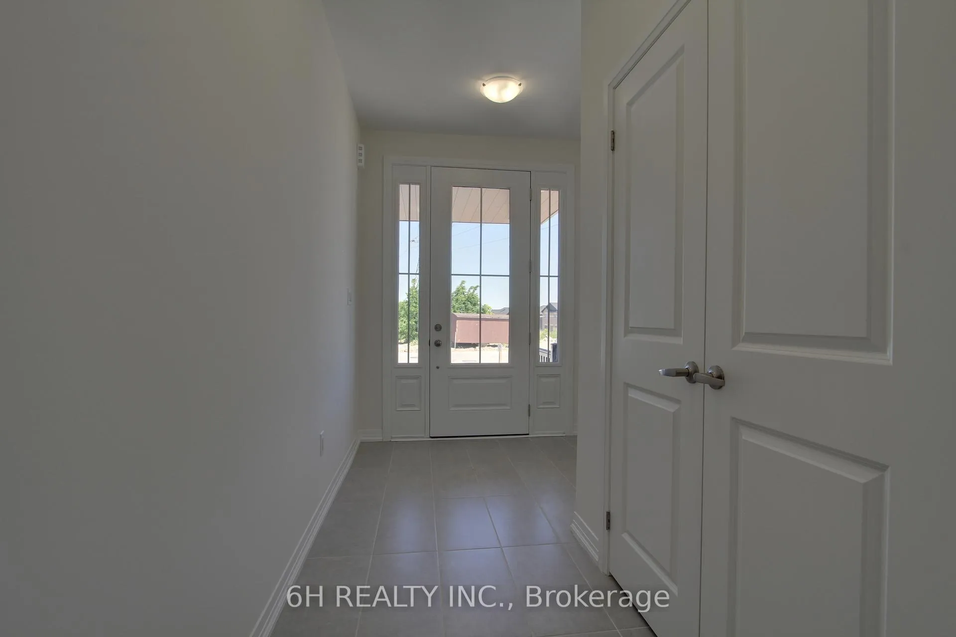 Photo 3 of 2602 Hibiscus Drive, Pickering, Rural Pickering — HOMEH
