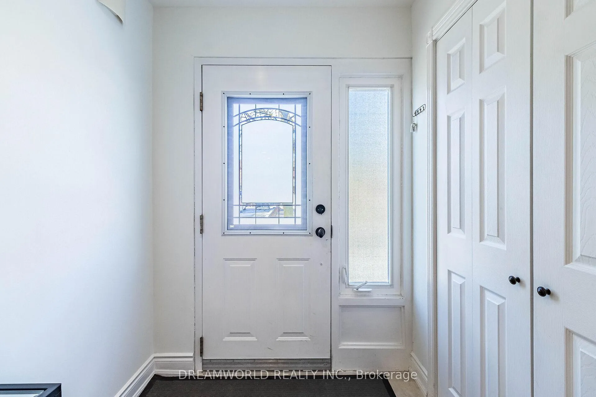 Photo 6 of 21 Irish Moss Court, Vaughan, East Woodbridge — HOMEH