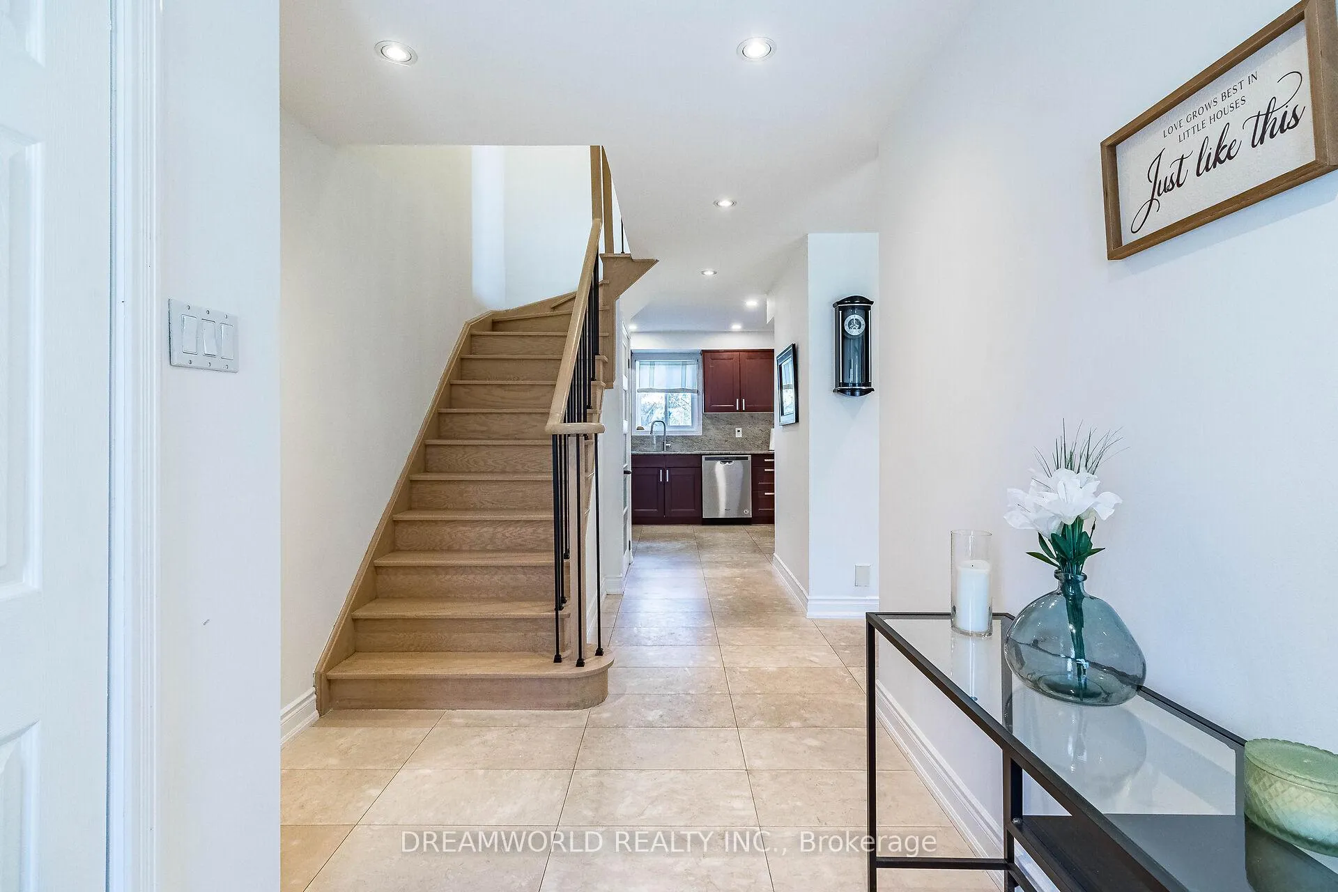 Photo 7 of 21 Irish Moss Court, Vaughan, East Woodbridge — HOMEH