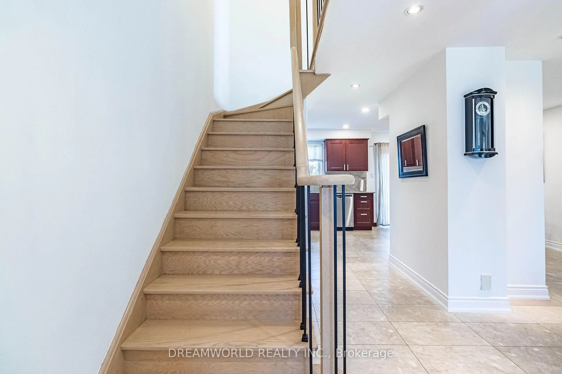 Photo 18 of 21 Irish Moss Court, Vaughan, East Woodbridge — HOMEH
