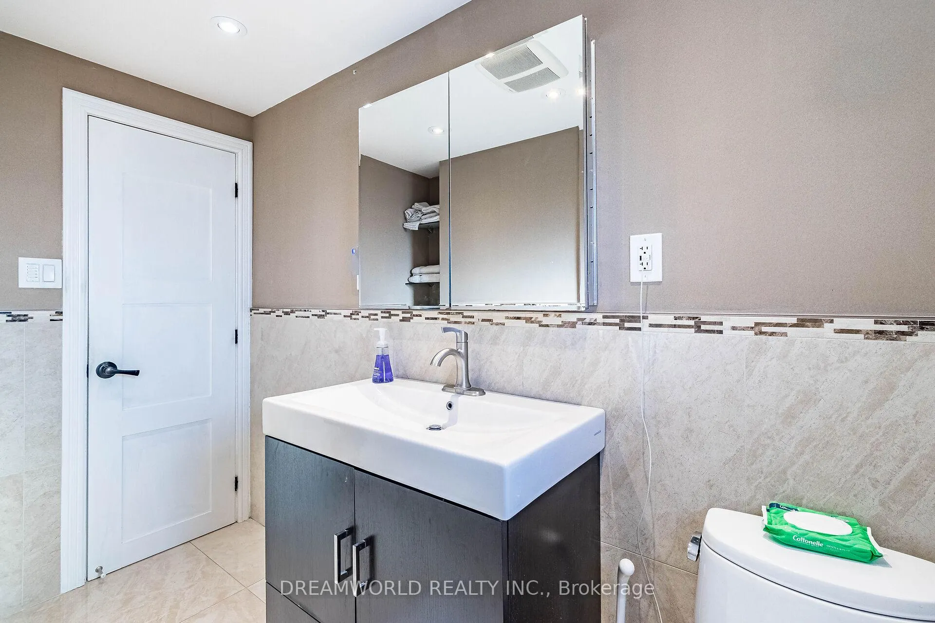 Photo 23 of 21 Irish Moss Court, Vaughan, East Woodbridge — HOMEH