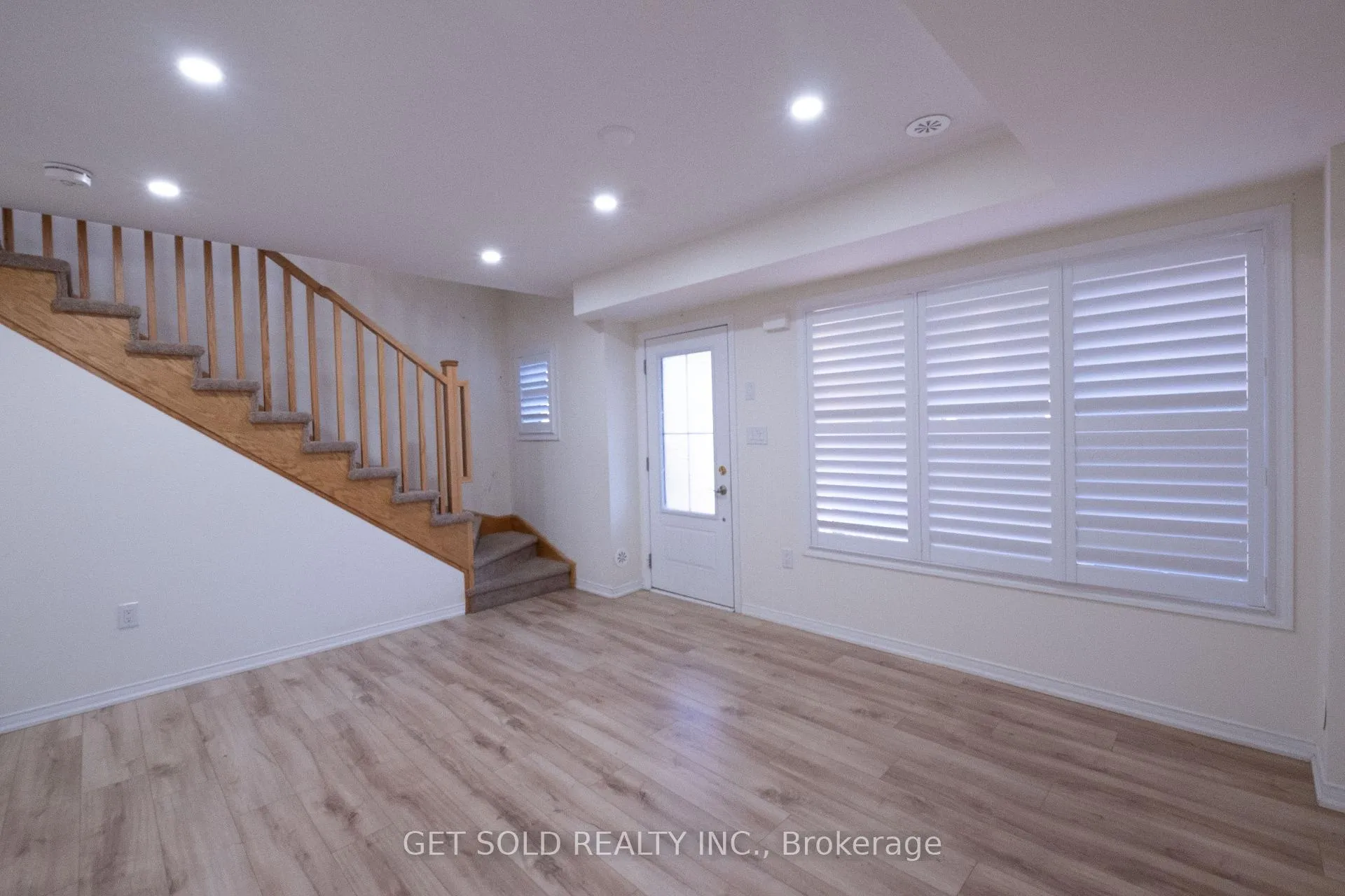 Photo 5 of 10 Loana Lane, Clarington, Bowmanville — HOMEH