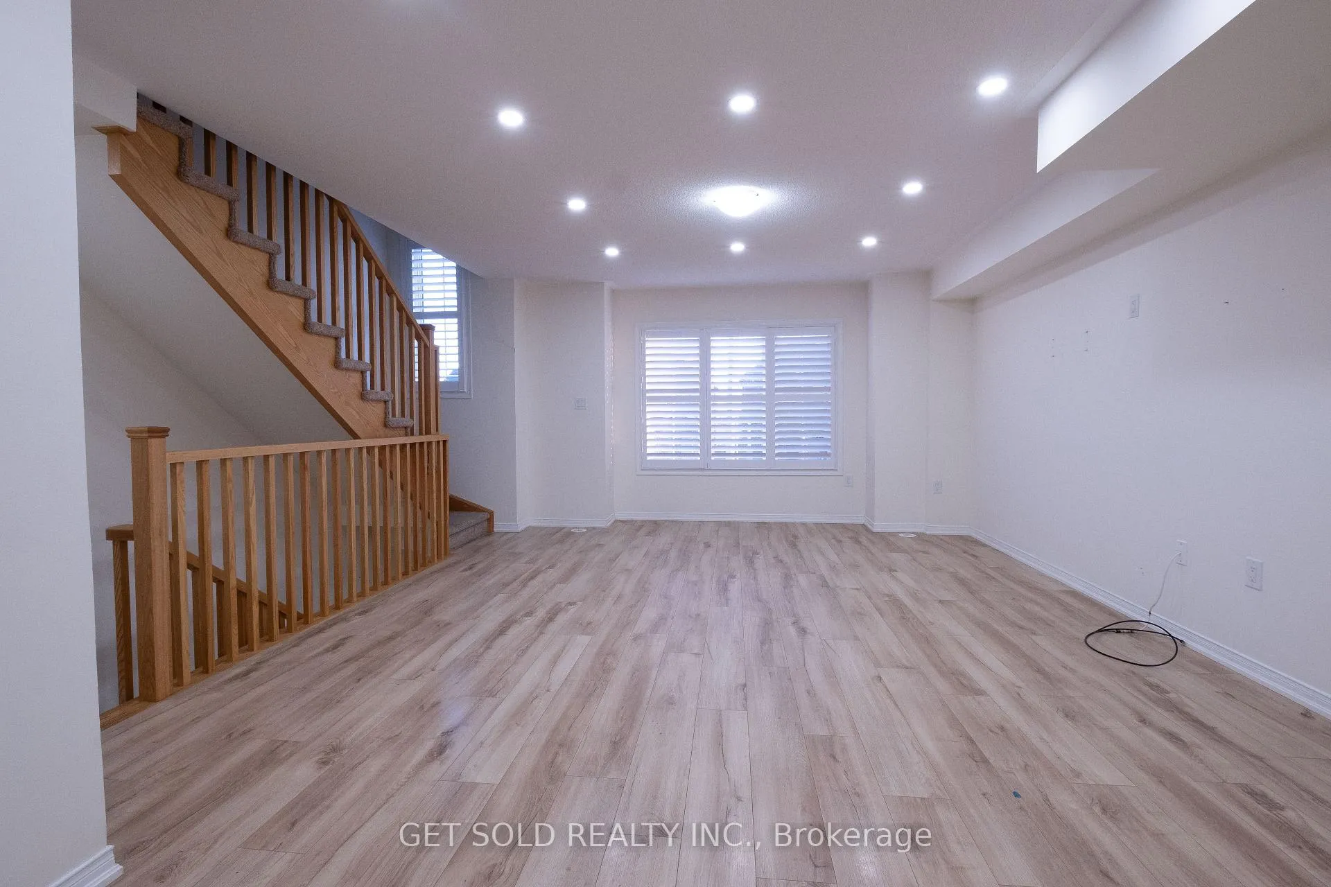Photo 6 of 10 Loana Lane, Clarington, Bowmanville — HOMEH
