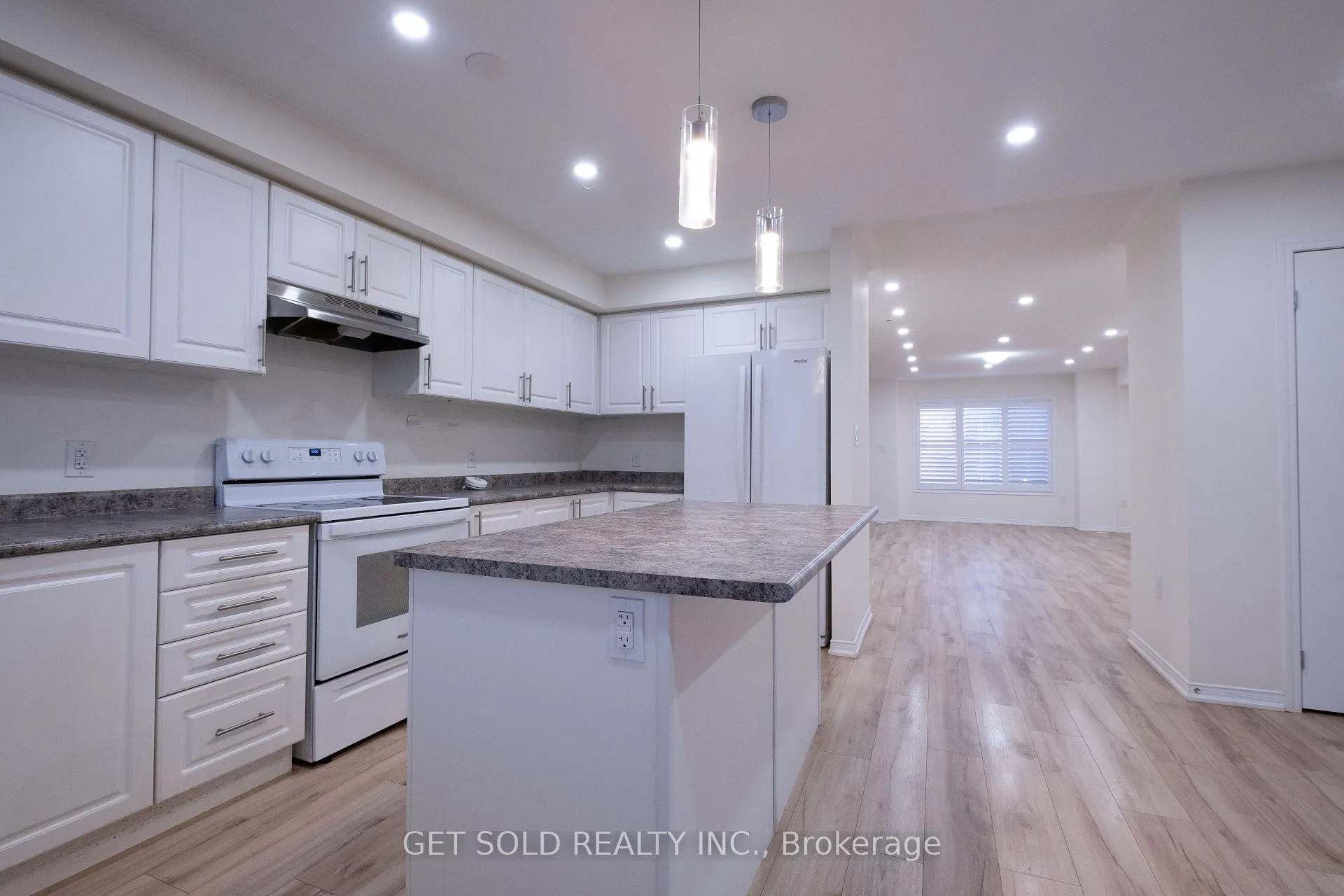 Photo 9 of 10 Loana Lane, Clarington, Bowmanville — HOMEH