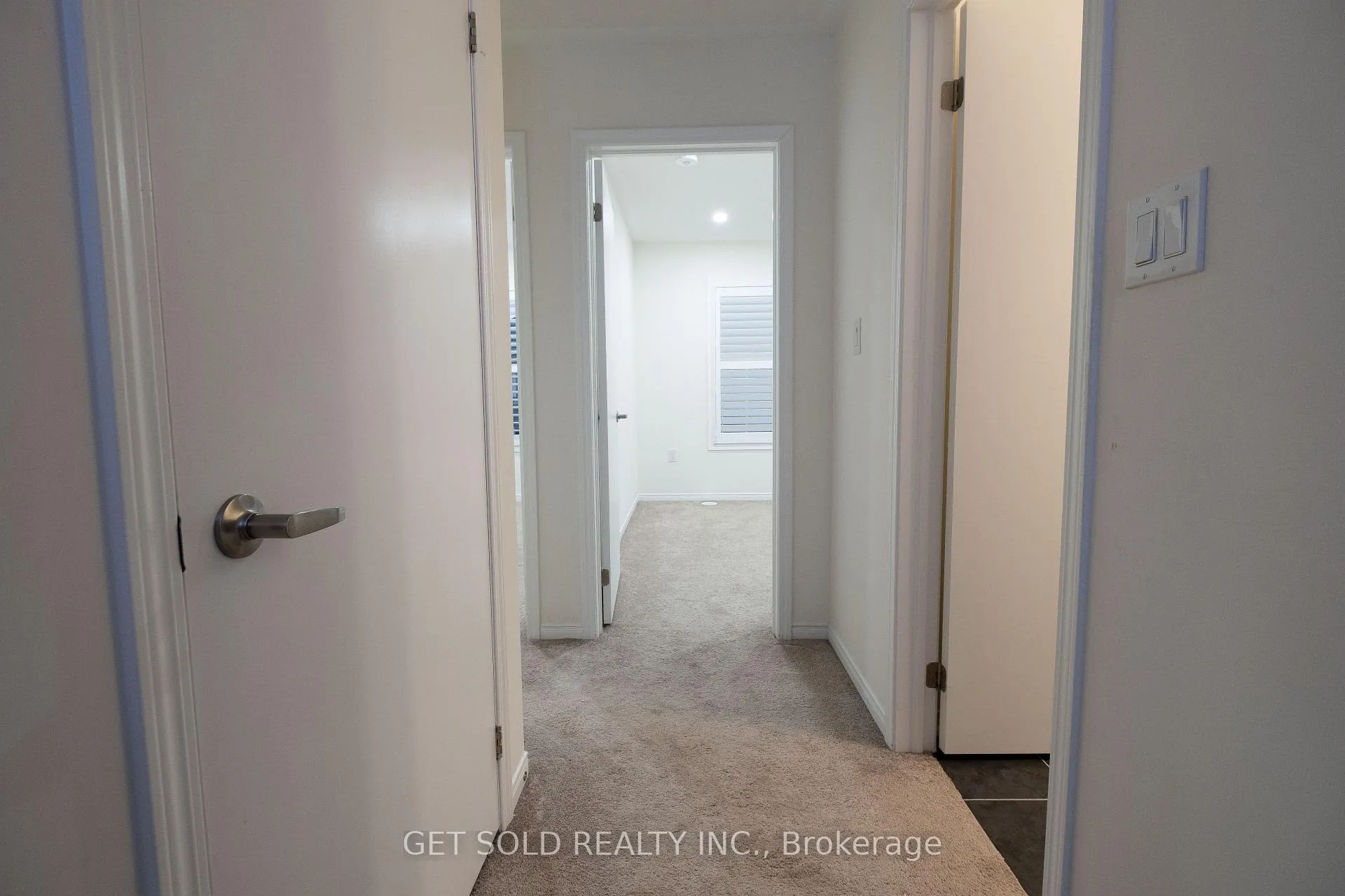 Photo 18 of 10 Loana Lane, Clarington, Bowmanville — HOMEH