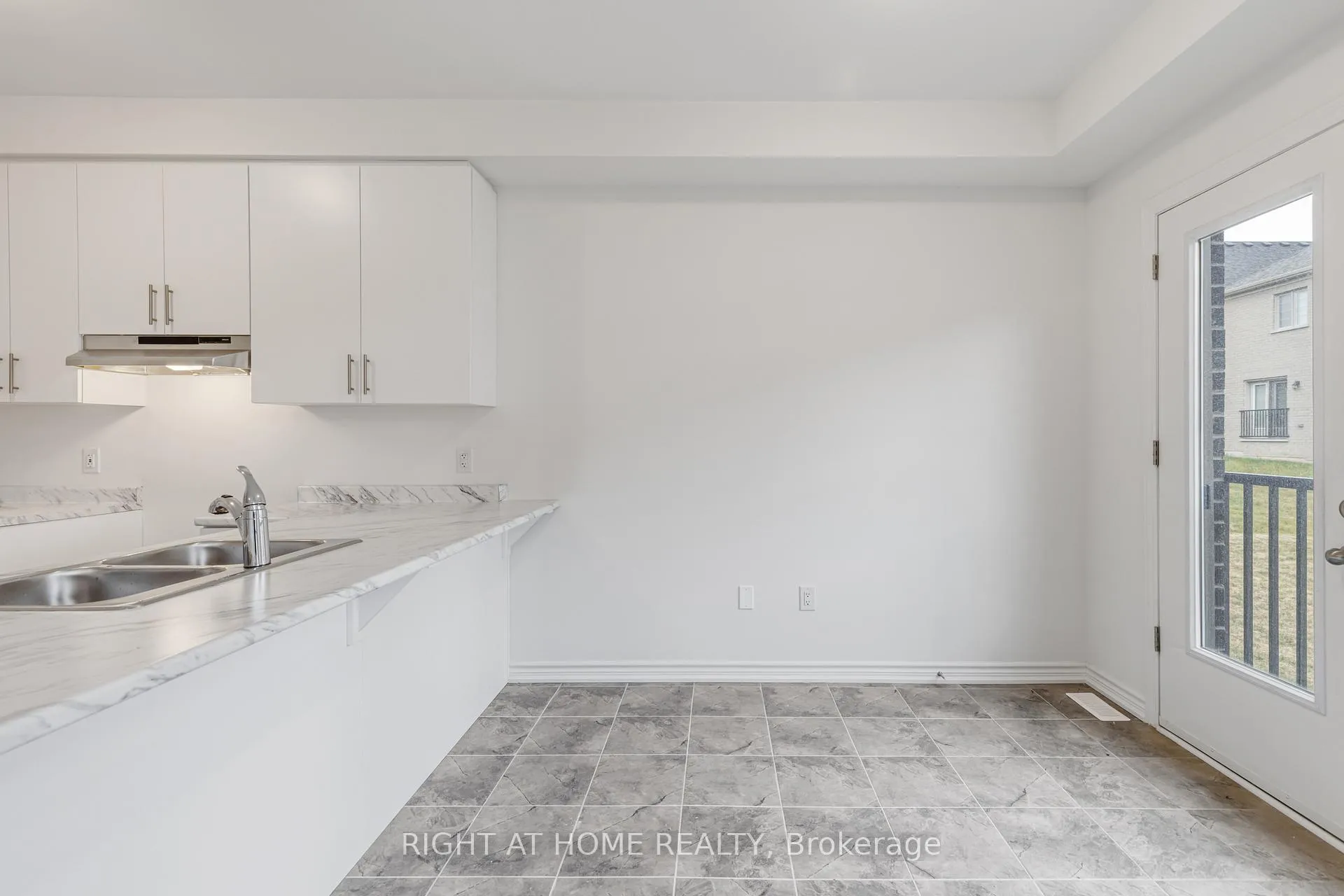 Photo 15 of 17 Daffodil Road, Springwater, Midhurst — HOMEH
