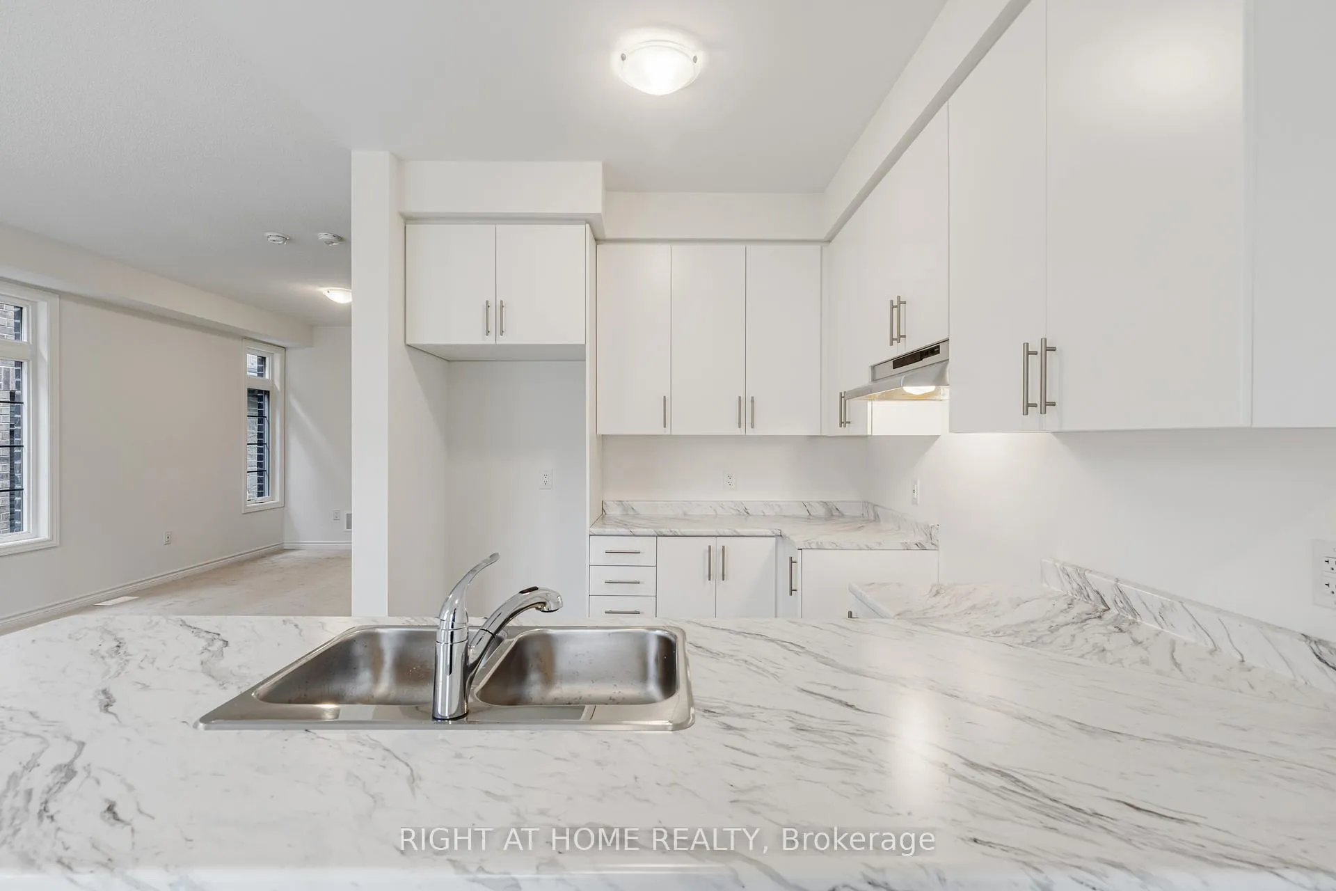 Photo 16 of 17 Daffodil Road, Springwater, Midhurst — HOMEH
