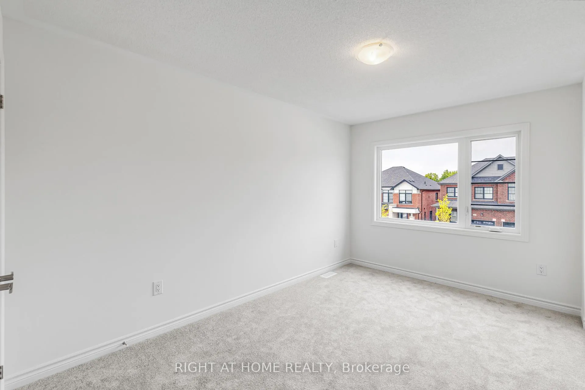 Photo 21 of 17 Daffodil Road, Springwater, Midhurst — HOMEH