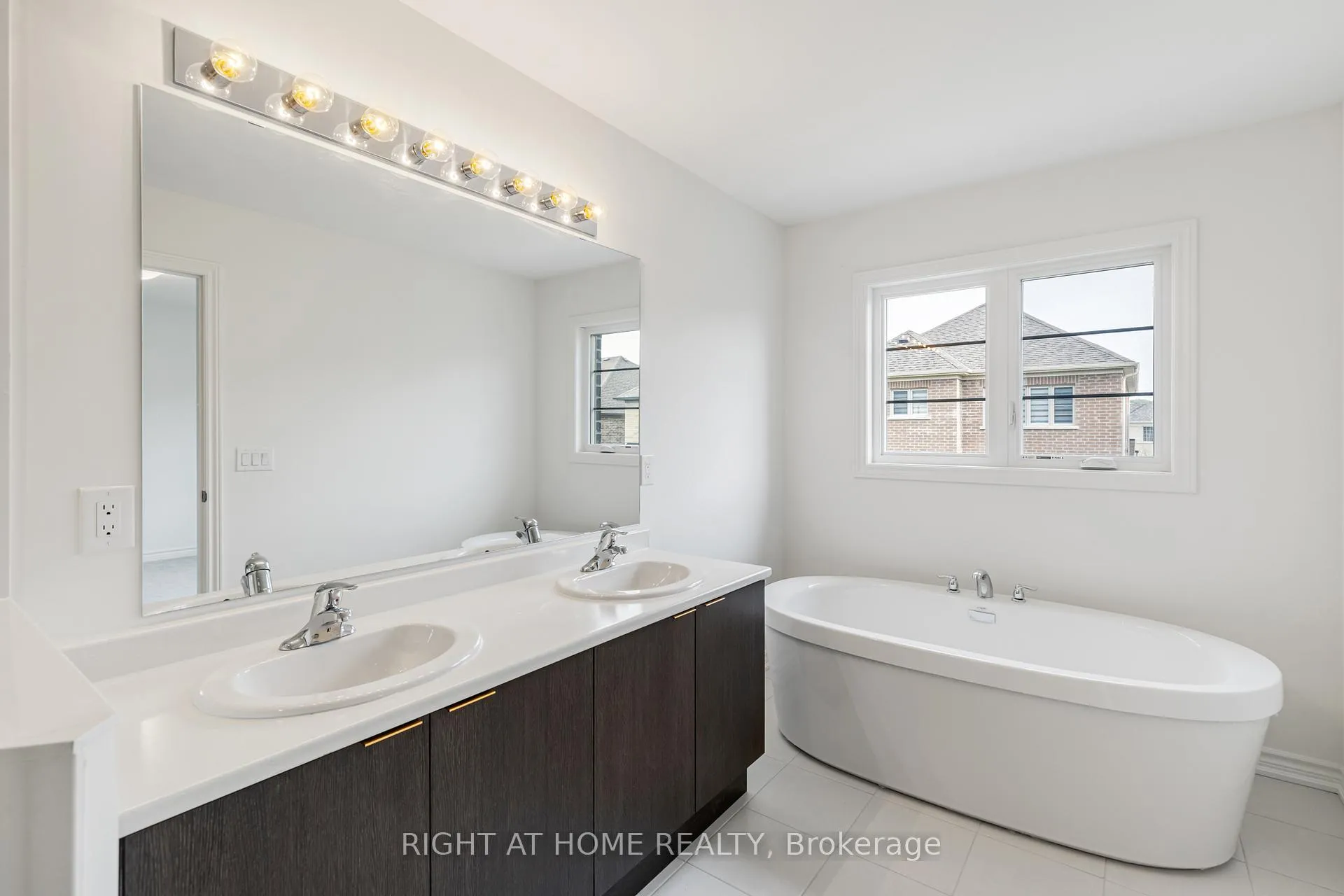 Photo 28 of 17 Daffodil Road, Springwater, Midhurst — HOMEH
