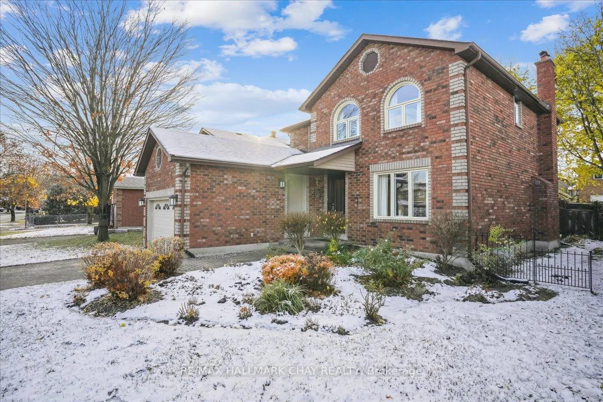 Photo 3 of 69 Irwin Drive, Barrie, Northwest — HOMEH