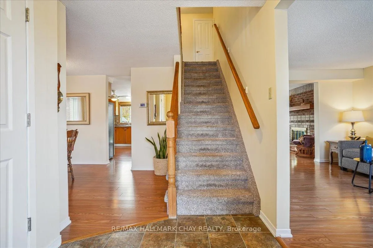 Photo 6 of 69 Irwin Drive, Barrie, Northwest — HOMEH