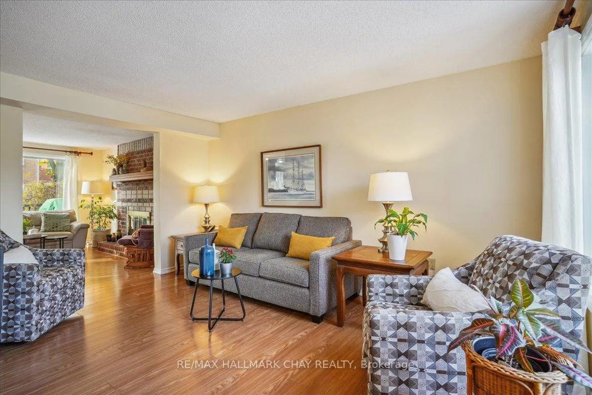 Photo 7 of 69 Irwin Drive, Barrie, Northwest — HOMEH