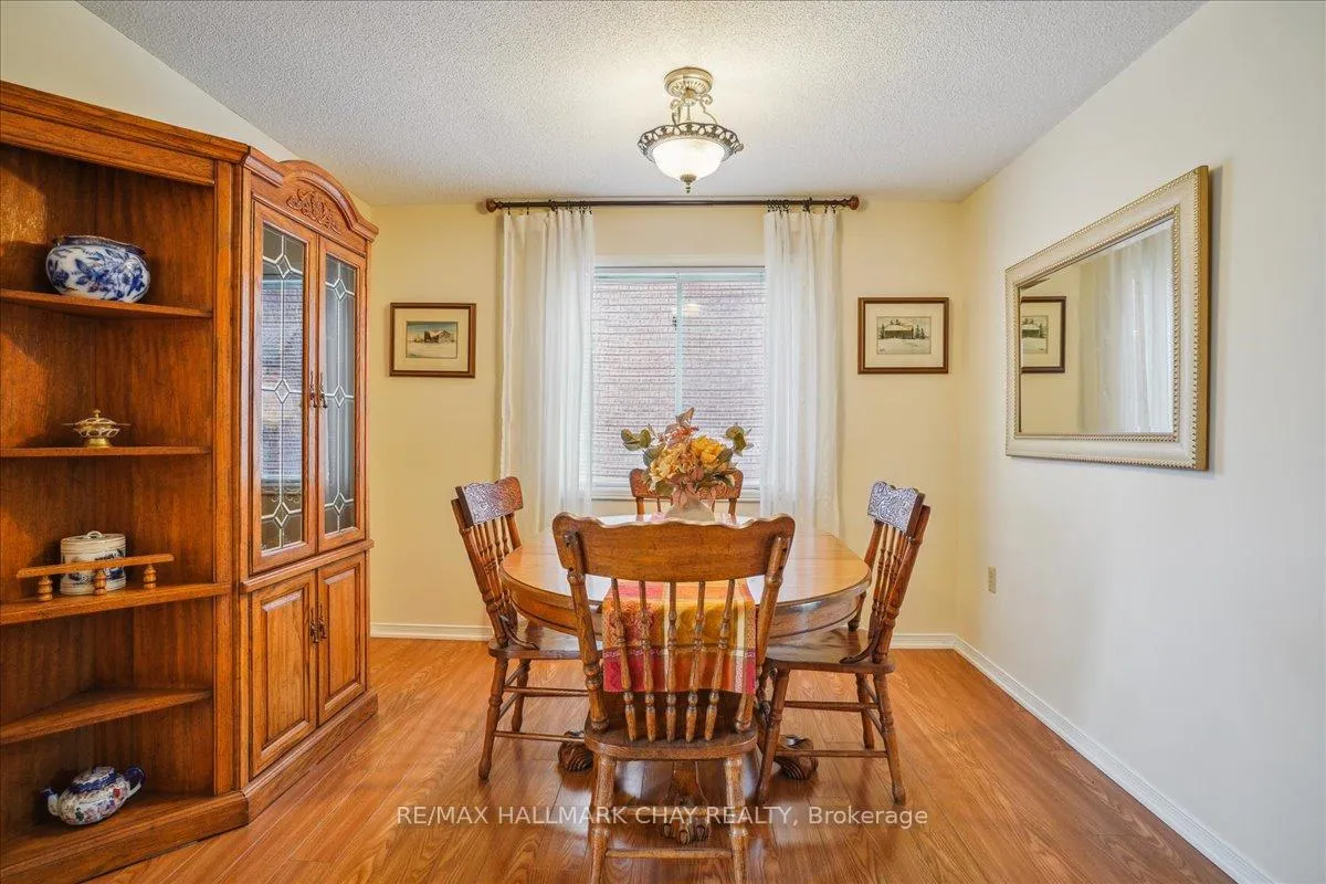 Photo 10 of 69 Irwin Drive, Barrie, Northwest — HOMEH