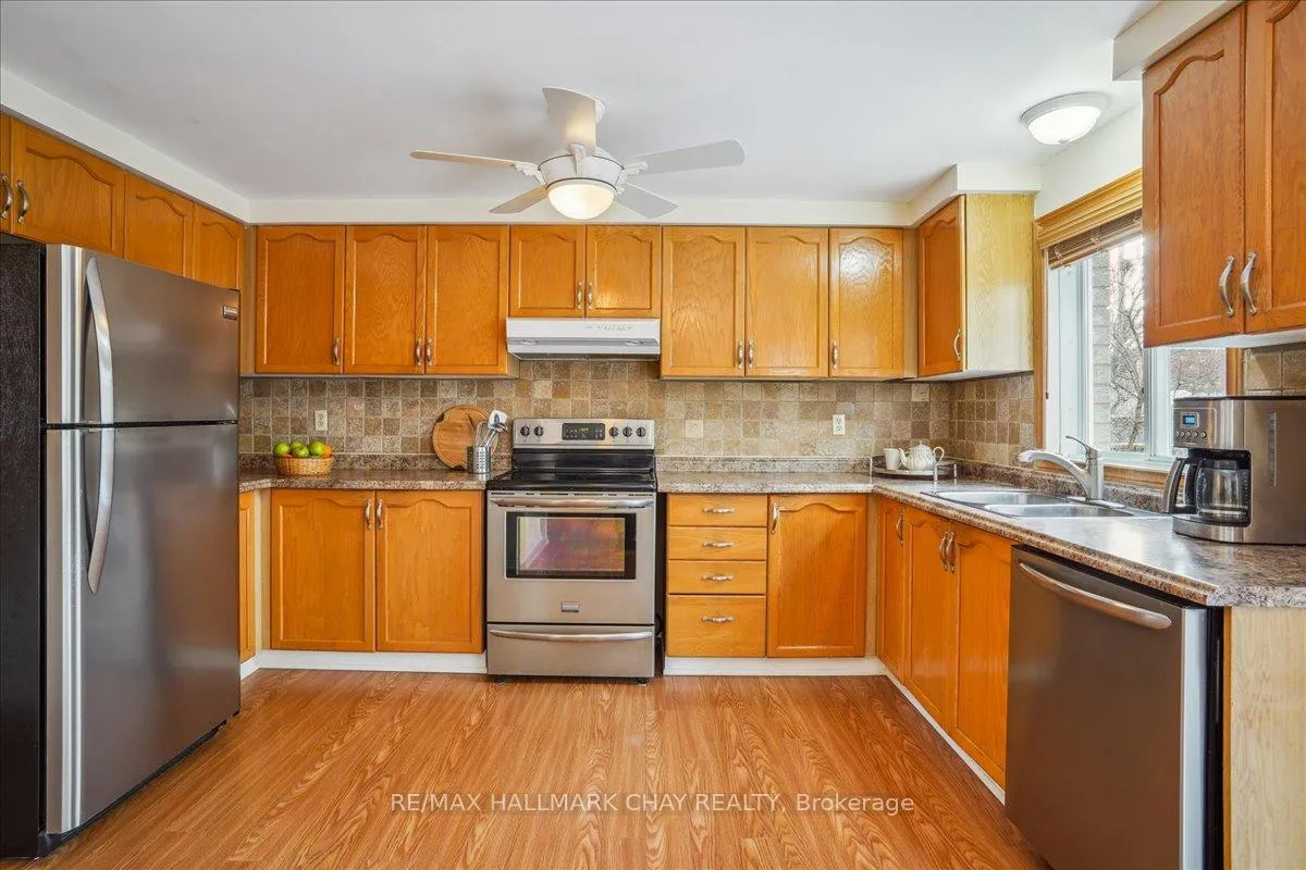 Photo 14 of 69 Irwin Drive, Barrie, Northwest — HOMEH