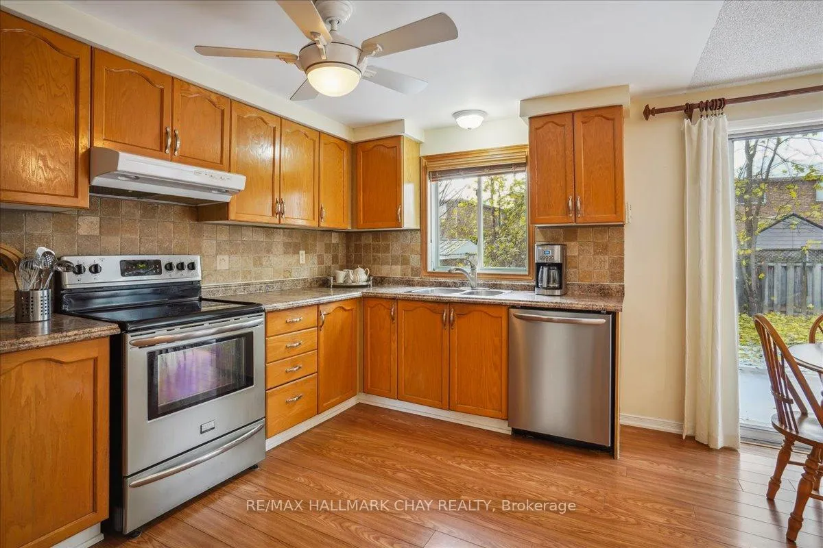 Photo 15 of 69 Irwin Drive, Barrie, Northwest — HOMEH